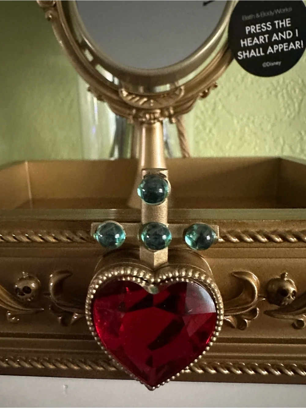 NEW DISNEY VILLAIN COLLECTION MAGICAL VANITY MIRROR